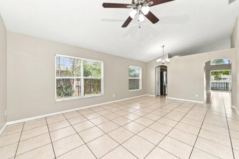 Villa ou maison à louer à Orlando, Floride: 4 chambres, 170.66 m2 № 2389105 - photo 3