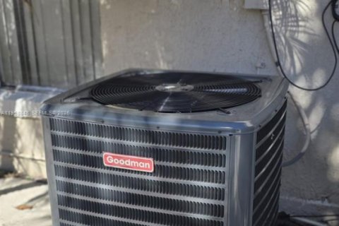 Купить виллу или дом в Киссимми, Флорида 4 спальни, № 2017998 - фото 7