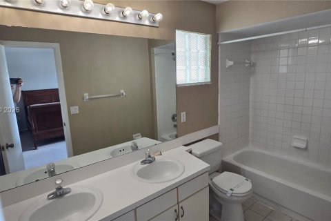 Villa ou maison à vendre à Kissimmee, Floride: 4 chambres № 2017998 - photo 17