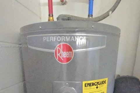 Купить виллу или дом в Киссимми, Флорида 4 спальни, № 2017998 - фото 12