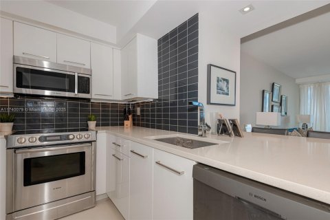 Condo in Miami Beach, Florida, 1 bedroom  № 1729282 - photo 9