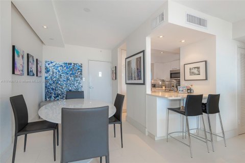 Condo in Miami Beach, Florida, 1 bedroom  № 1729282 - photo 2