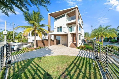 Villa ou maison à Hollywood, Floride 5 chambres, 220.46 m2 № 2090192