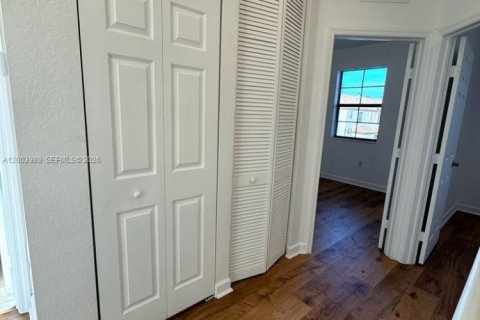 Townhouse in Homestead, Florida 3 bedrooms № 2068828 - photo 6