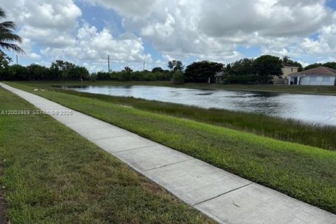 Townhouse in Homestead, Florida 3 bedrooms № 2068828 - photo 21