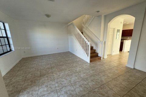 Townhouse in Homestead, Florida 3 bedrooms № 2068828 - photo 1