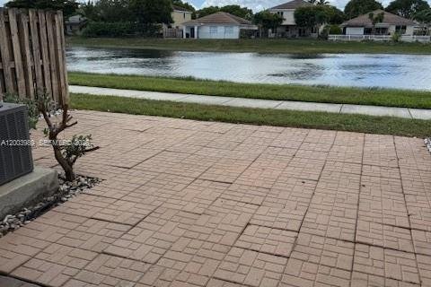 Townhouse in Homestead, Florida 3 bedrooms № 2068828 - photo 22