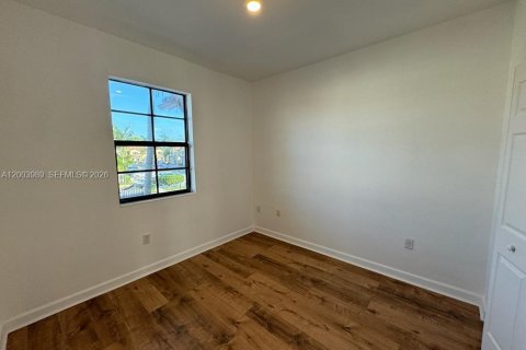 Townhouse in Homestead, Florida 3 bedrooms № 2068828 - photo 12