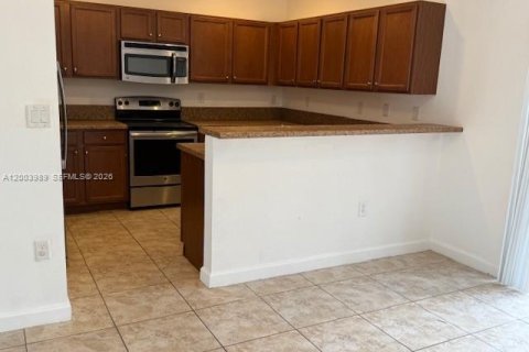 Townhouse in Homestead, Florida 3 bedrooms № 2068828 - photo 24