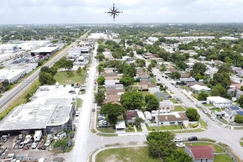 Immobilier commercial à vendre à Miami, Floride № 2002310 - photo 7