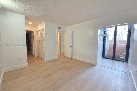 Снять в аренду кондоминиум в Майами, Флорида 2 спальни, 70.61м2, № 1949925 - фото 9