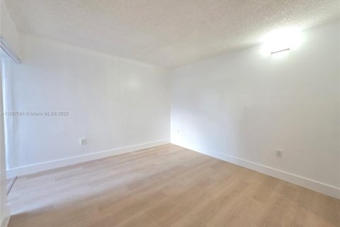 Снять в аренду кондоминиум в Майами, Флорида 2 спальни, 70.61м2, № 1949925 - фото 13