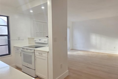 Снять в аренду кондоминиум в Майами, Флорида 2 спальни, 70.61м2, № 1949925 - фото 8