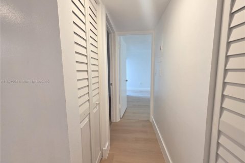Снять в аренду кондоминиум в Майами, Флорида 2 спальни, 70.61м2, № 1949925 - фото 10