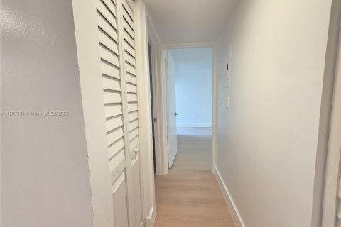 Снять в аренду кондоминиум в Майами, Флорида 2 спальни, 70.61м2, № 1949925 - фото 12