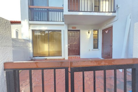 Снять в аренду кондоминиум в Майами, Флорида 2 спальни, 70.61м2, № 1949925 - фото 2