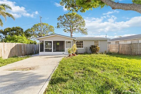 House in Englewood, Florida 3 bedrooms, 77.85 sq.m. № 1820535 - photo 1