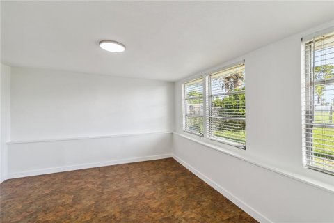 House in Englewood, Florida 3 bedrooms, 77.85 sq.m. № 1820535 - photo 29