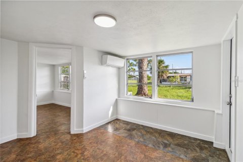 House in Englewood, Florida 3 bedrooms, 77.85 sq.m. № 1820535 - photo 26