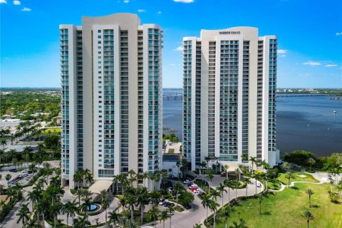 Condo in Fort Myers, Florida, 3 bedrooms  № 1549329 - photo 8
