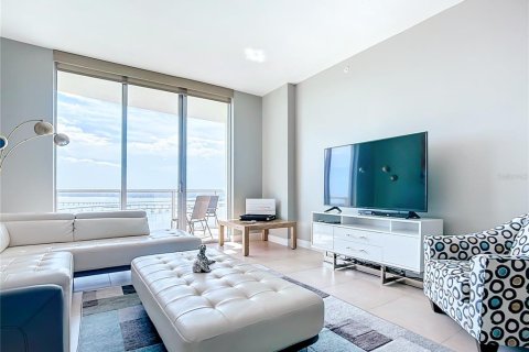 Condo in Fort Myers, Florida, 3 bedrooms  № 1549329 - photo 25