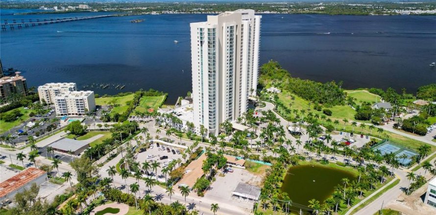 Condo in Fort Myers, Florida, 3 bedrooms  № 1549329