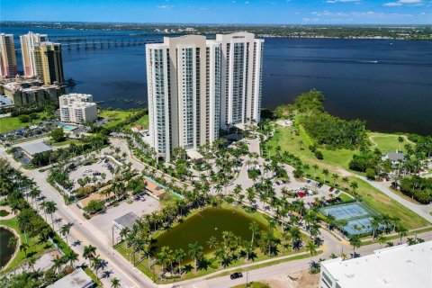 Condo in Fort Myers, Florida, 3 bedrooms  № 1549329 - photo 4