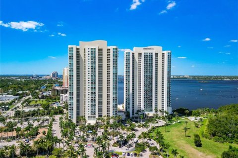 Condo in Fort Myers, Florida, 3 bedrooms  № 1549329 - photo 7