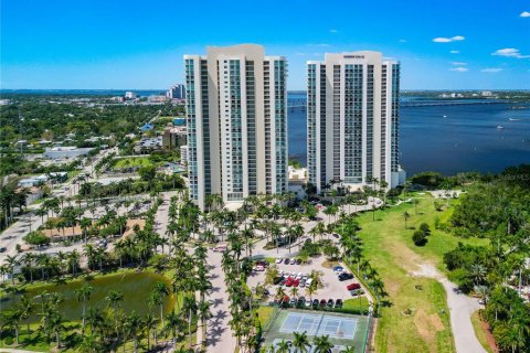 Condo in Fort Myers, Florida, 3 bedrooms  № 1549329 - photo 6