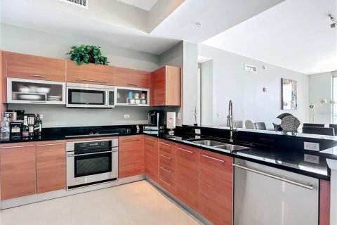 Condo in Fort Myers, Florida, 3 bedrooms  № 1549329 - photo 13