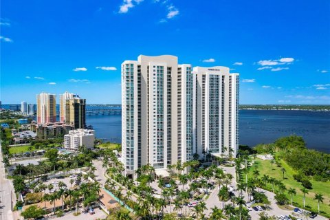 Condo in Fort Myers, Florida, 3 bedrooms  № 1549329 - photo 2