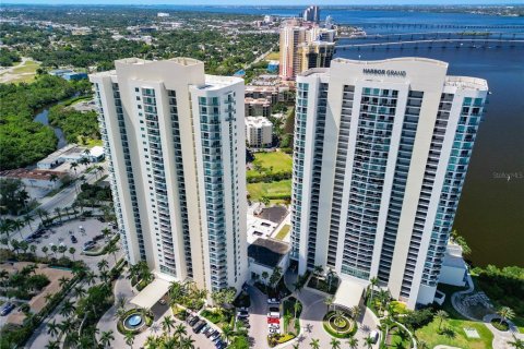 Condo in Fort Myers, Florida, 3 bedrooms  № 1549329 - photo 3