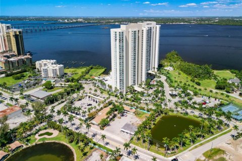 Condo in Fort Myers, Florida, 3 bedrooms  № 1549329 - photo 5
