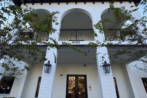 Propiedad comercial en alquiler en Orlando, Florida, 11.15 m2 № 1572923 - foto 1