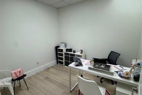 Propiedad comercial en alquiler en Orlando, Florida, 11.15 m2 № 1572923 - foto 11