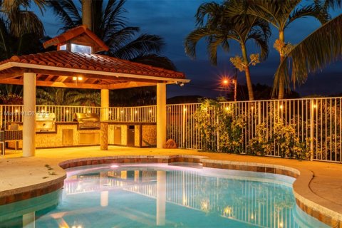 Villa ou maison à louer à Plantation, Floride: 9 chambres, 777.41 m2 № 1819967 - photo 3