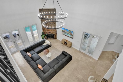 Villa ou maison à louer à Plantation, Floride: 9 chambres, 777.41 m2 № 1819967 - photo 4