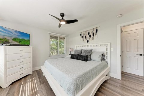 Apartment in Sarasota, Florida 2 bedrooms, 92.9 sq.m. № 2212992 - photo 11