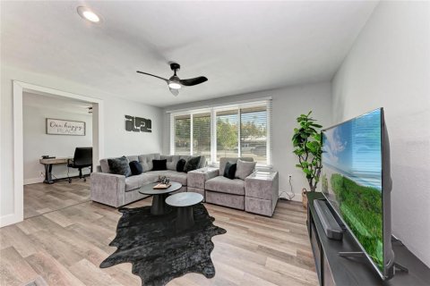 Apartment in Sarasota, Florida 2 bedrooms, 92.9 sq.m. № 2212992 - photo 4