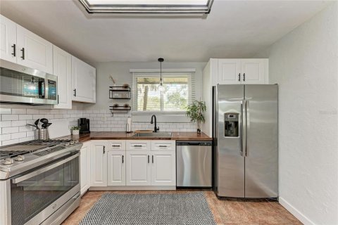 Apartment in Sarasota, Florida 2 bedrooms, 92.9 sq.m. № 2212992 - photo 7