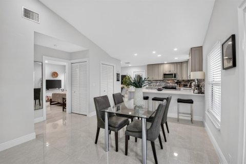 House in Boca Raton, Florida 2 bedrooms, 130.99 sq.m. № 2402090 - photo 20