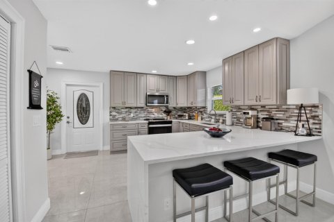 House in Boca Raton, Florida 2 bedrooms, 130.99 sq.m. № 2402090 - photo 4