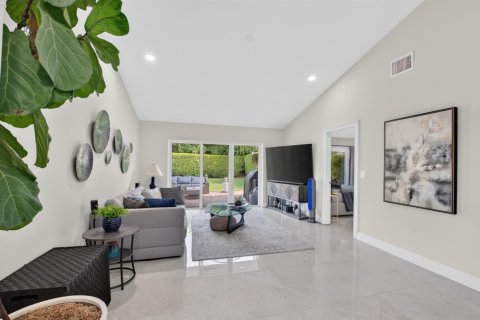 House in Boca Raton, Florida 2 bedrooms, 130.99 sq.m. № 2402090 - photo 11