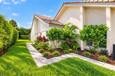 House in Boca Raton, Florida 2 bedrooms, 130.99 sq.m. № 2402090 - photo 2