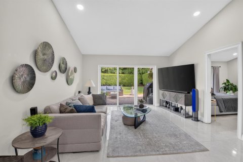 House in Boca Raton, Florida 2 bedrooms, 130.99 sq.m. № 2402090 - photo 15