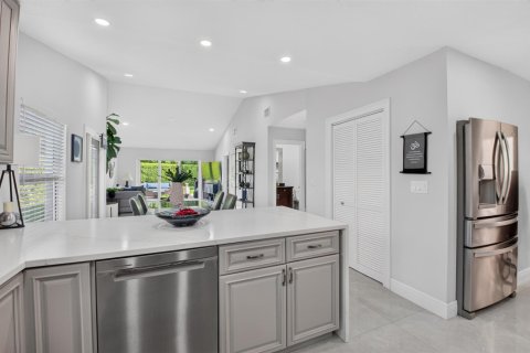 House in Boca Raton, Florida 2 bedrooms, 130.99 sq.m. № 2402090 - photo 8