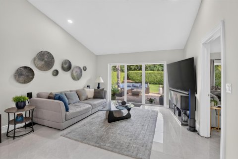 House in Boca Raton, Florida 2 bedrooms, 130.99 sq.m. № 2402090 - photo 12