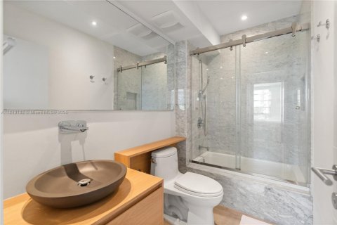 Condo in Miami, Florida, 3 bedrooms  № 1875706 - photo 19