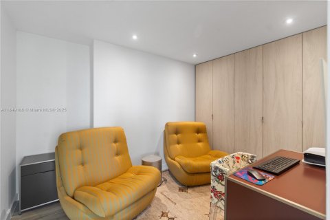 Condo in Miami, Florida, 3 bedrooms  № 1875706 - photo 15