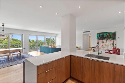 Condo in Miami, Florida, 3 bedrooms  № 1875706 - photo 9